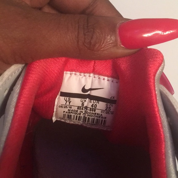 Nike - Picture 4 of 4